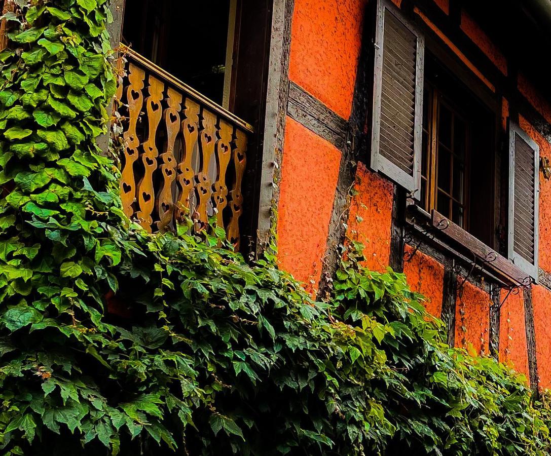 La Maison Rouge Au Coeur De La Ville. リクヴィール エクステリア 写真